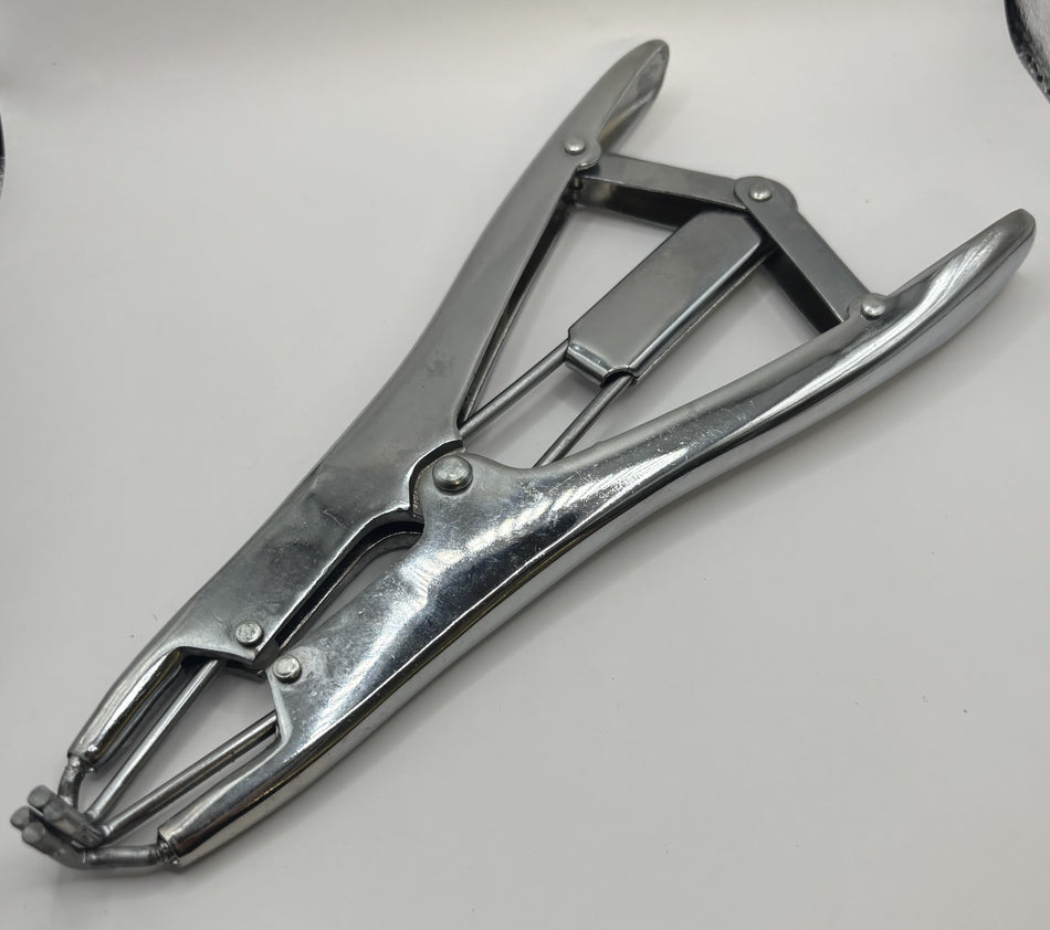 Applicator for elastrator rings